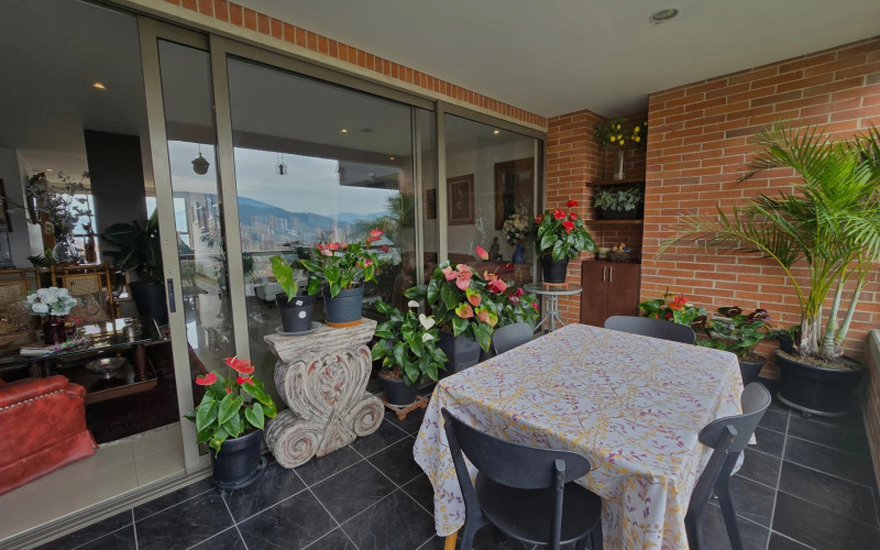 Apartamento en Medellín en Loma Los Gonzalez