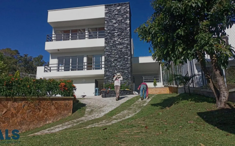 Casa en Rionegro en Autopista Medellín - Bogotá