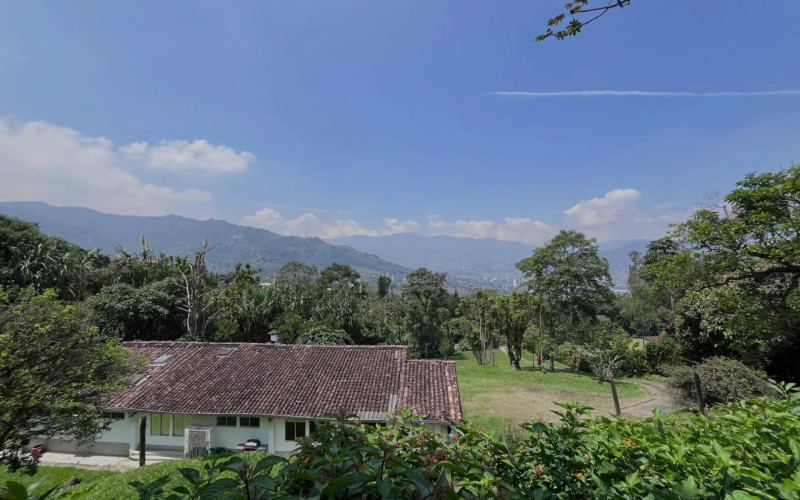 Casa en Envigado en Loma del Escobero