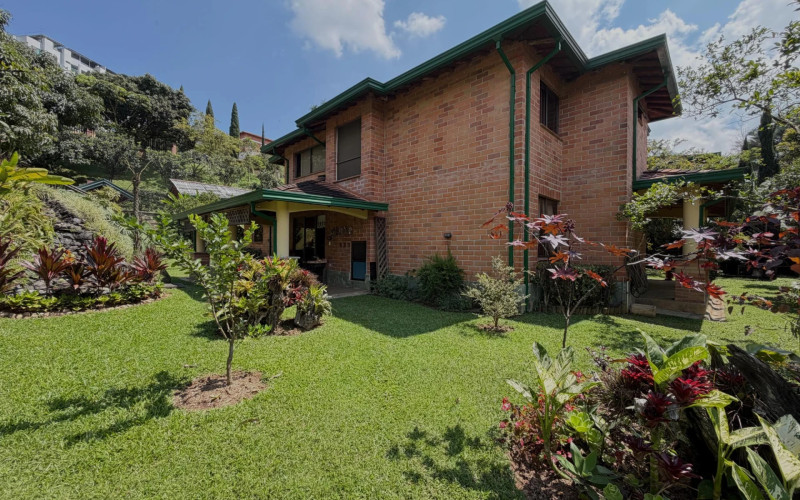 Casa en Sabaneta en Las Lomitas