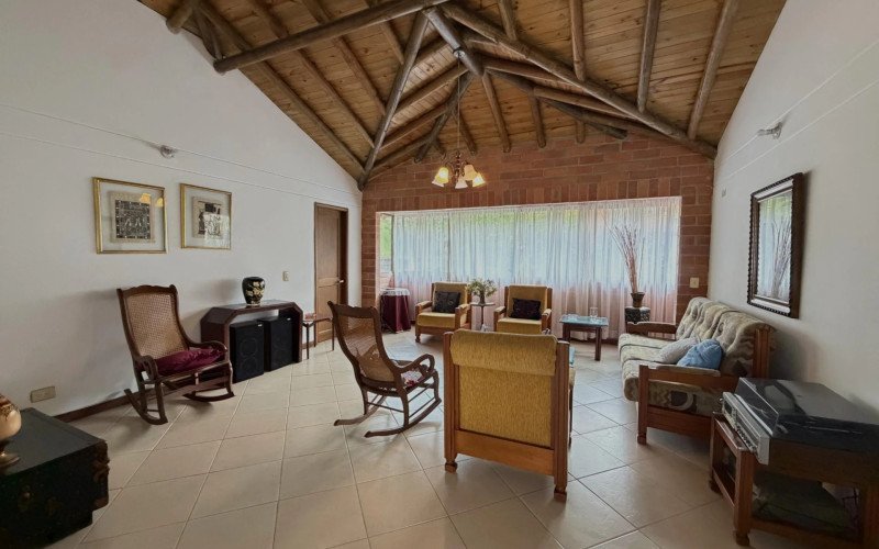 Casa en Sabaneta en Las Lomitas