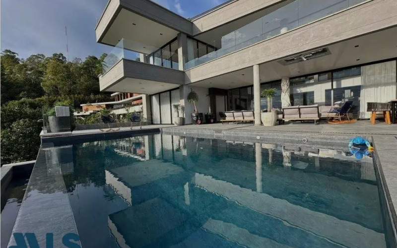 Casa en Envigado en Las palmas