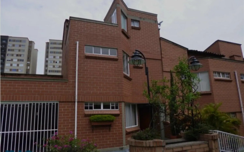 Casa en Medellín en Belen parque