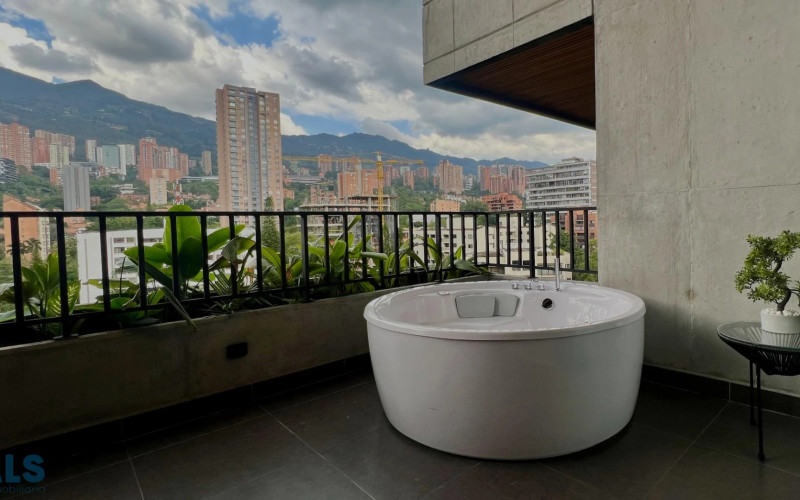 Apartamento en Medellín en Loma de los Parra