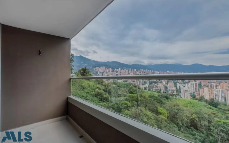 Apartamento en Medellín en Altos del Poblado