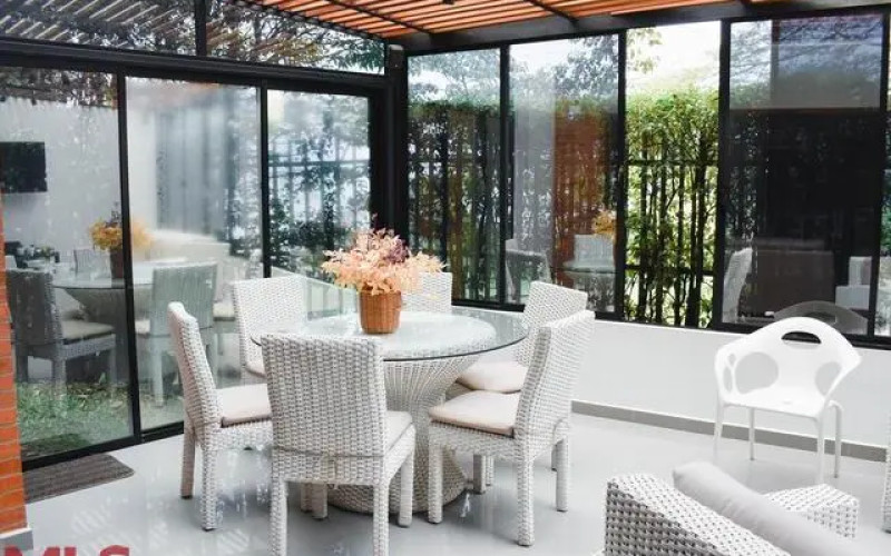 Casa en Medellín en Altos del Poblado