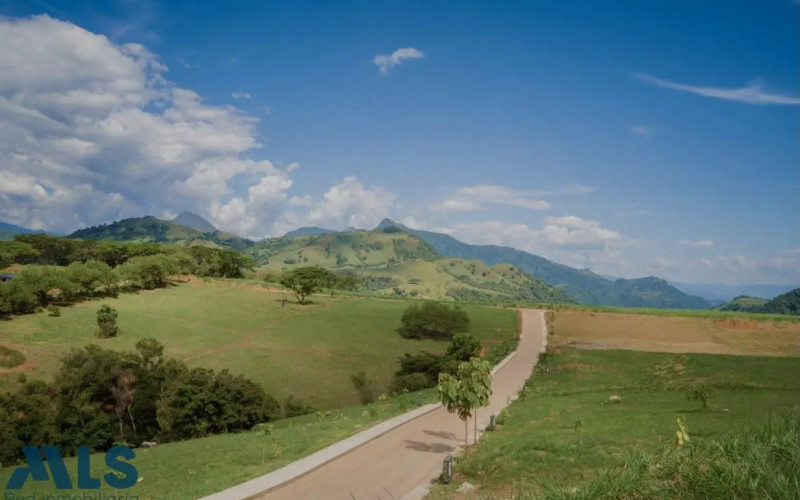 Lote Residencial en Bolombolo en C. Bolombolo