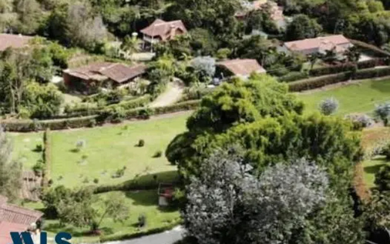 Lote Residencial en El Retiro en V. la Lorena