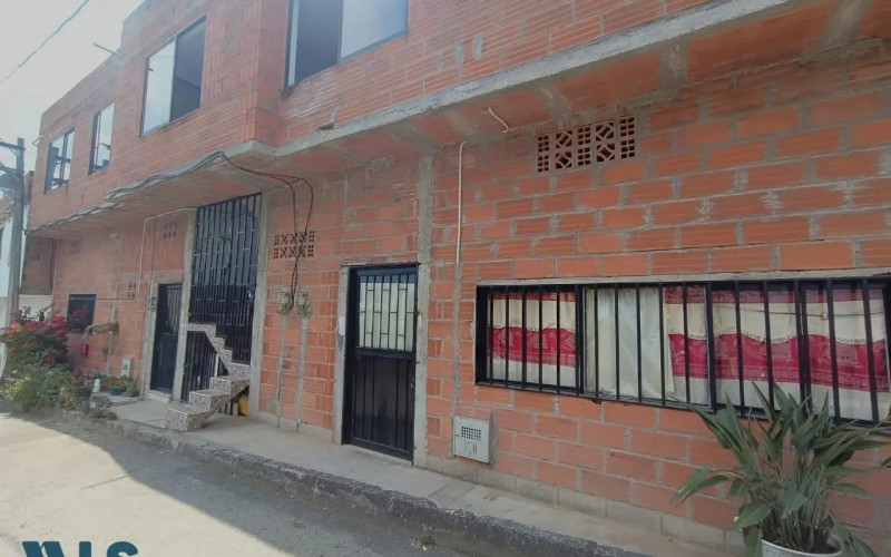 Casa en Medellín en Floresta La pradera