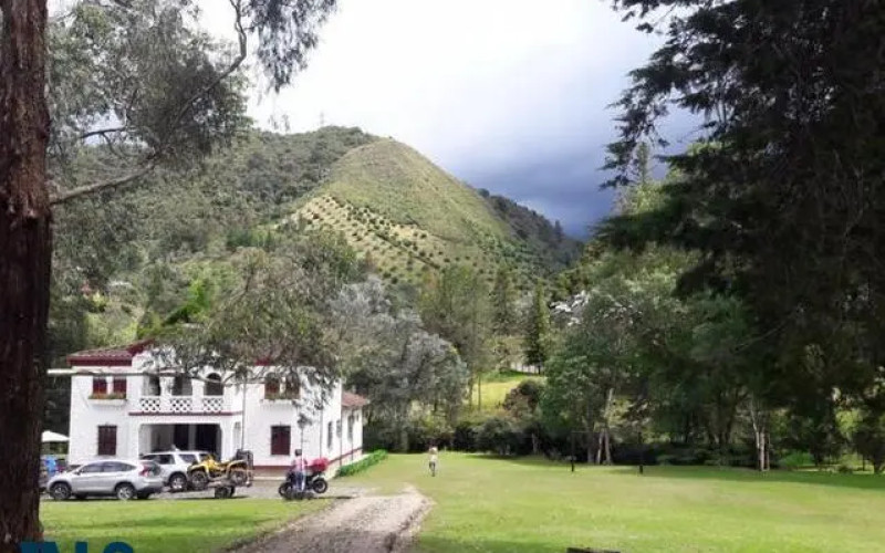 Finca Recreativa en El Retiro en V. Los Salados