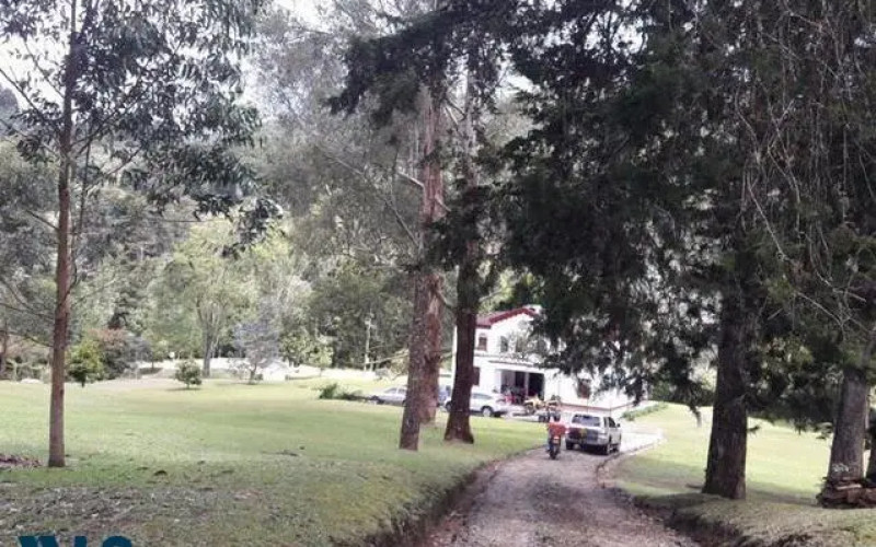 Finca Recreativa en El Retiro en V. Los Salados