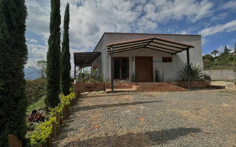 Casa en Sabaneta en Las Lomitas