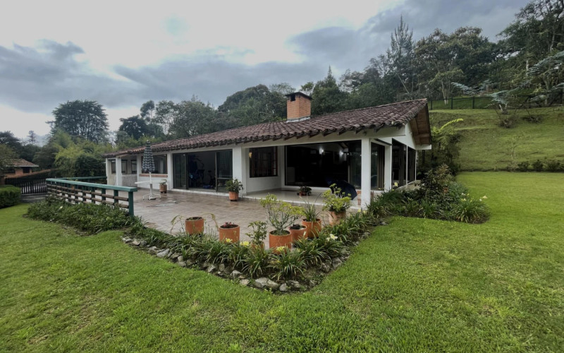 Casa en El Retiro en V. Carrizales