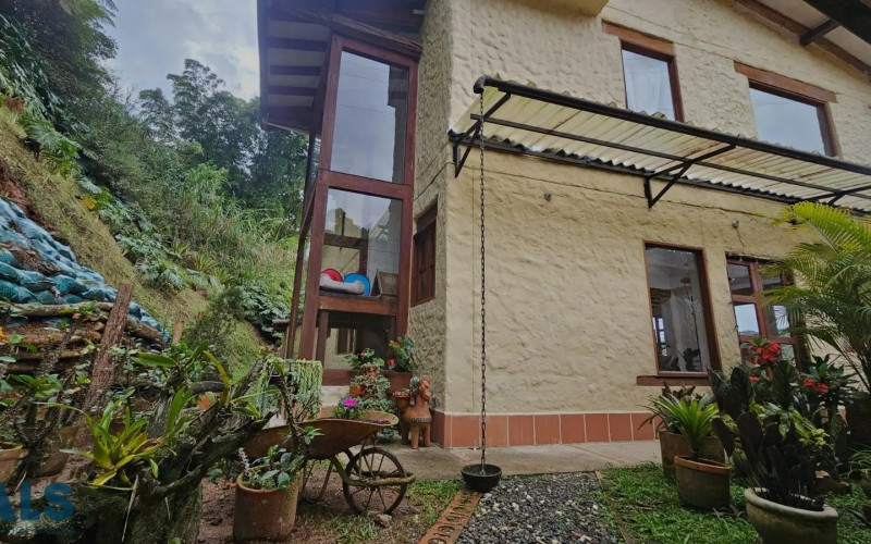 Casa en La Estrella en La Tablaza
