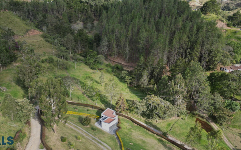 Lote Residencial en El Retiro en V. Lejos del Nido