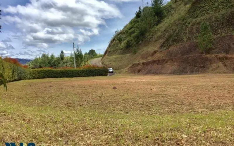 Lote Residencial en El Retiro en Puro Cuero