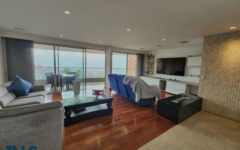 Apartamento en Medellín en Altos del Poblado