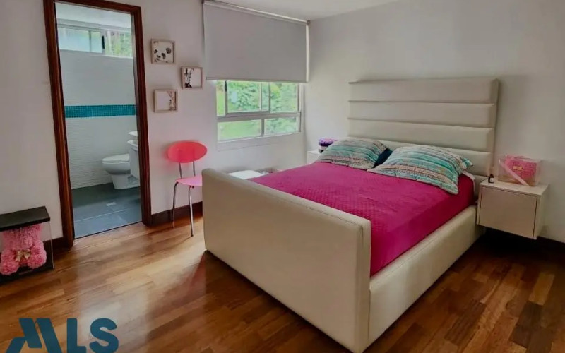 Apartamento en Medellín en Altos del Poblado