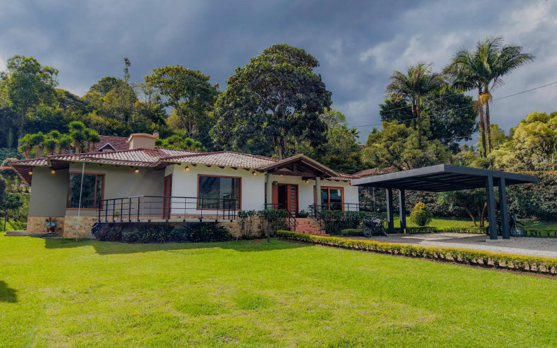 Casa en El Retiro en V. La Fe