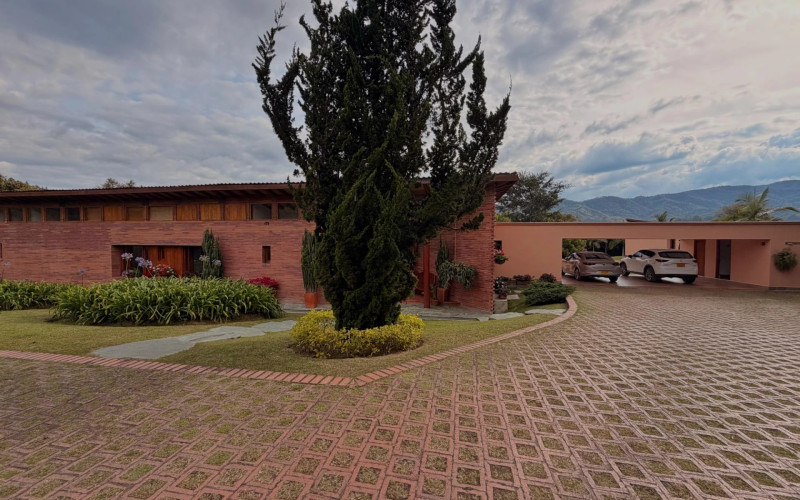 Casa en El Retiro en V. La Fe