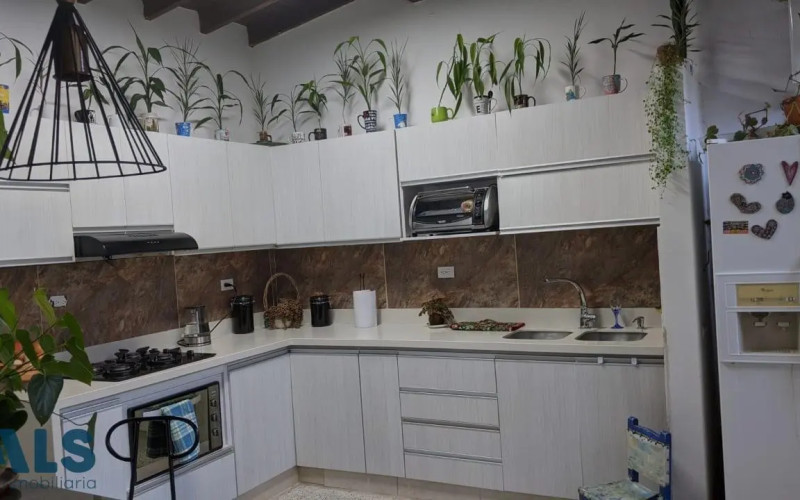Casa en Medellín en La Castellana
