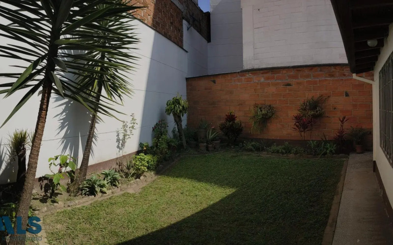 Casa en Medellín en Las Acacias