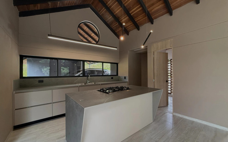 Casa en Santa Elena en barro blanco