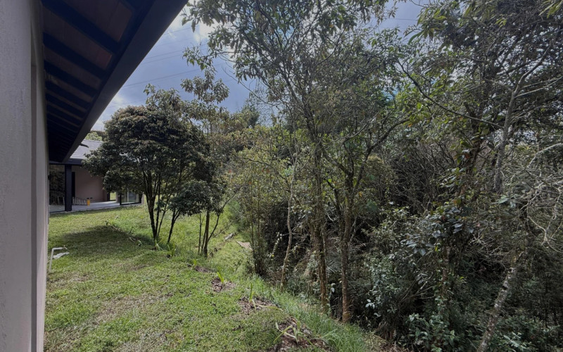 Casa en Santa Elena en barro blanco
