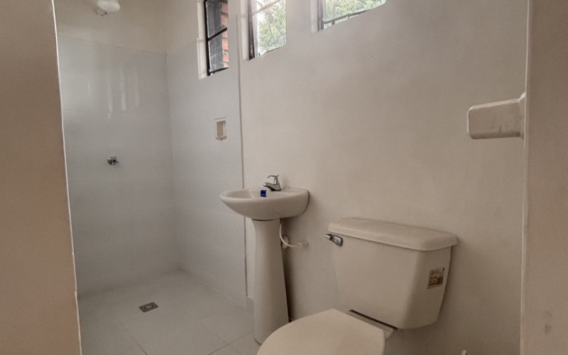 450m² Commercial House Local for Rent in San Joaquín Medellín | Near La 70