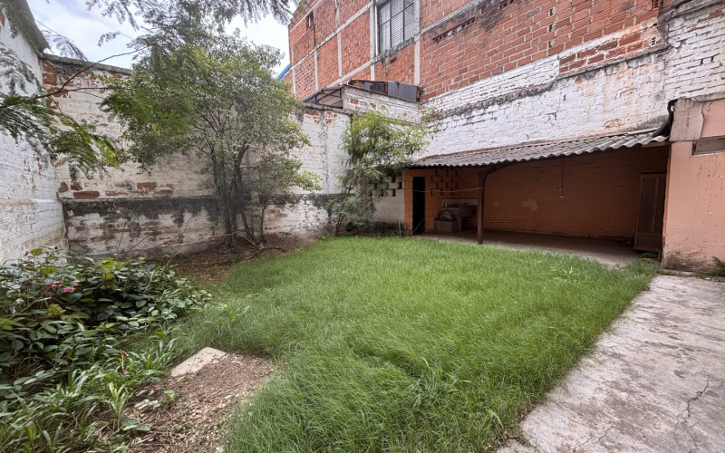 450m² Commercial House Local for Rent in San Joaquín Medellín | Near La 70