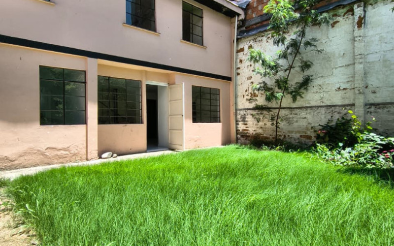 450m² Commercial House Local for Rent in San Joaquín Medellín | Near La 70
