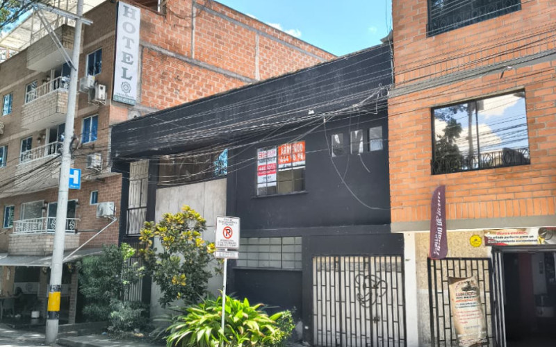 450m² Commercial House Local for Rent in San Joaquín Medellín | Near La 70