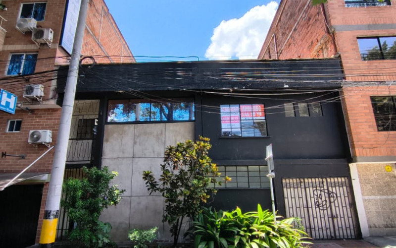 450m² Commercial House Local for Rent in San Joaquín Medellín | Near La 70