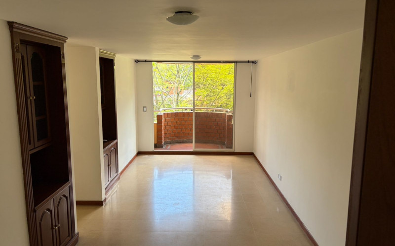 Modern 2-Bedroom Apartment for Rent in Patio Bonito Poblado | 65 m² | Balcony, Parking & Excellent Location
