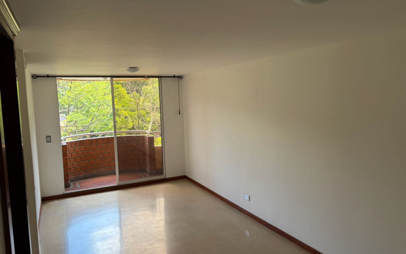 Modern 2-Bedroom Apartment for Rent in Patio Bonito Poblado | 65 m² | Balcony, Parking & Excellent Location