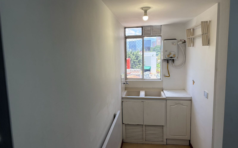 Modern 2-Bedroom Apartment for Rent in Patio Bonito Poblado | 65 m² | Balcony, Parking & Excellent Location