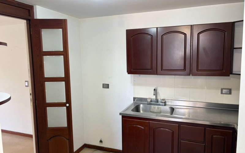 Modern 2-Bedroom Apartment for Rent in Patio Bonito Poblado | 65 m² | Balcony, Parking & Excellent Location