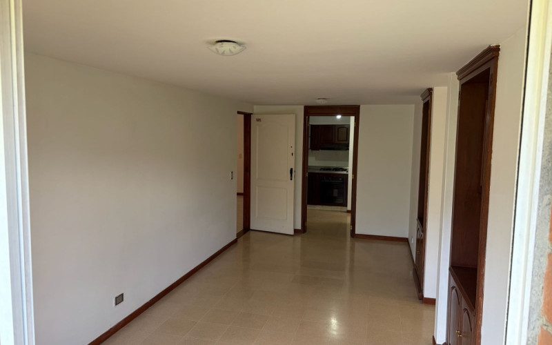Modern 2-Bedroom Apartment for Rent in Patio Bonito Poblado | 65 m² | Balcony, Parking & Excellent Location