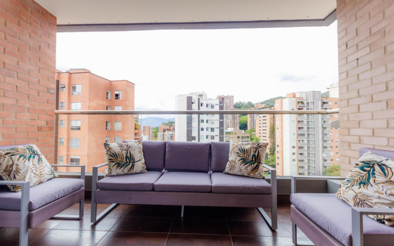 Exclusive 104 sqm Apartment in Lalinde, El Poblado | Panoramic City Views Near Provenza