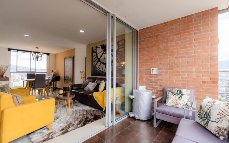 Exclusive 104 sqm Apartment in Lalinde, El Poblado | Panoramic City Views Near Provenza