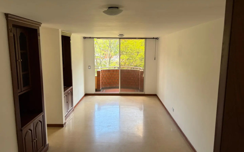Modern 2-Bedroom Apartment for Rent in Patio Bonito Poblado | 65 m² | Balcony, Parking & Excellent Location