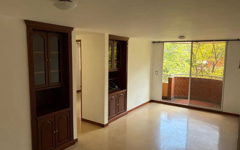 Modern 2-Bedroom Apartment for Rent in Patio Bonito Poblado | 65 m² | Balcony, Parking & Excellent Location