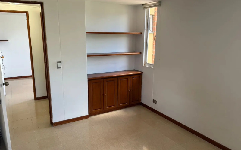 Modern 2-Bedroom Apartment for Rent in Patio Bonito Poblado | 65 m² | Balcony, Parking & Excellent Location