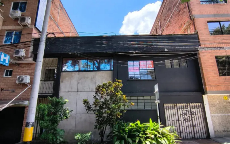 450m² Commercial House Local for Rent in San Joaquín Medellín | Near La 70