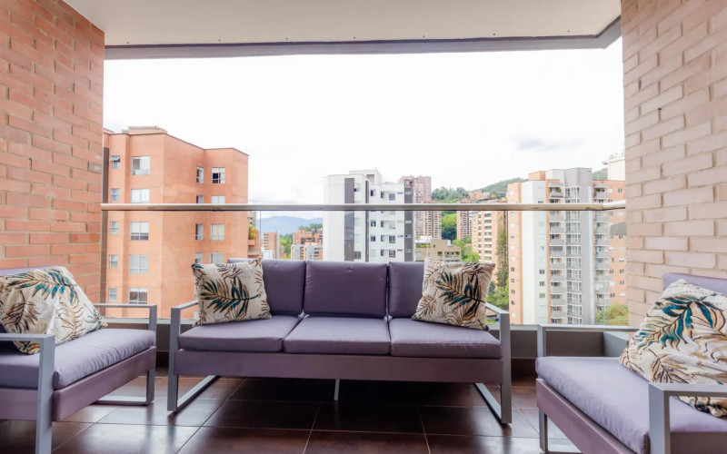 Exclusive 104 sqm Apartment in Lalinde, El Poblado | Panoramic City Views Near Provenza