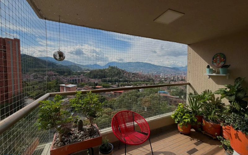 Apartamento en Medellín en Loma de Los Bernal
