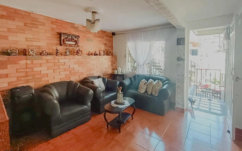 Casa en Medellín en Juan XIII - La Quiebra