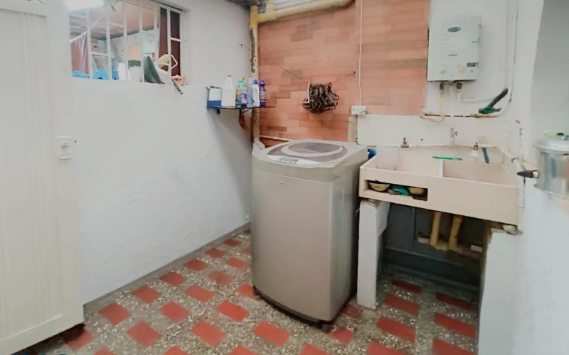 Casa en Medellín en Juan XIII - La Quiebra