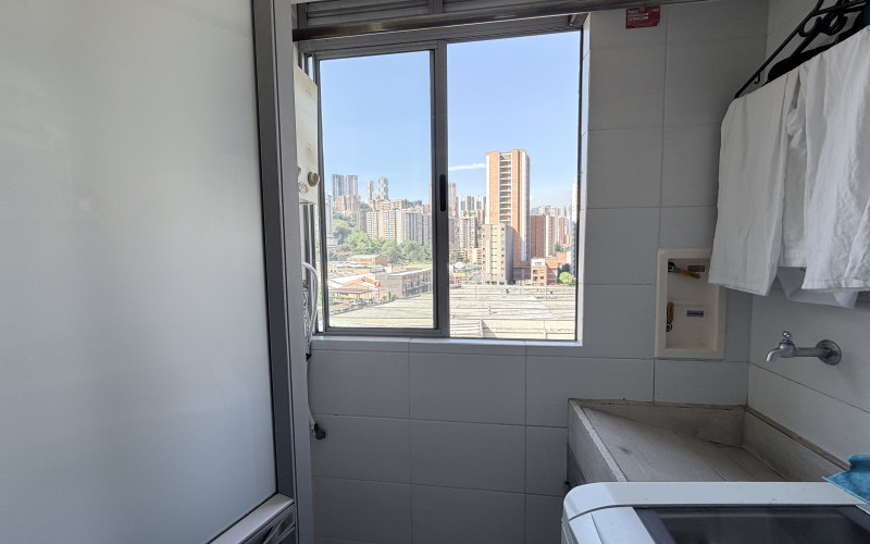 Apartamento en Sabaneta en Av Poblado (Cra 43A) | 60 Mt2