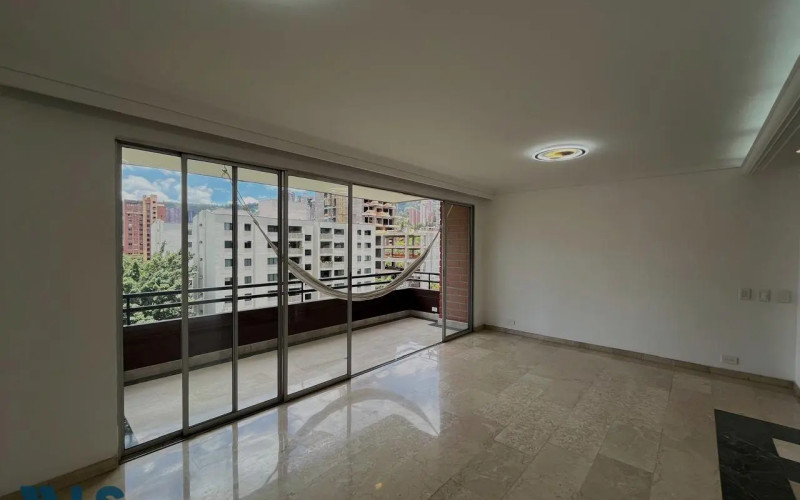 Apartamento en Medellín en Loma de los Parra